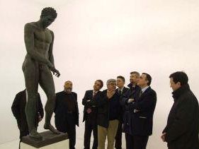 a611211959-l-occupazione-a-firenze-e-statica-il-ministro-damiano-visita-la-mostra-del-bronzo-di-lussino