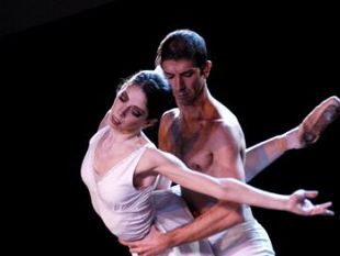 b306102012-maggio-musicale-ballare-sulle-punte-si-fa-pesante