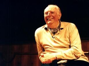 b311090953-dario-fo-in-fuga-dal-senato-al-puccini-di-firenze