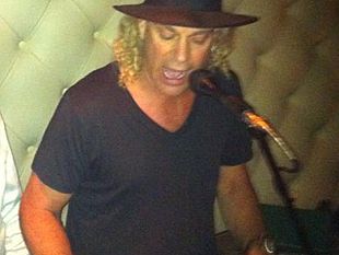 b308122243-la-capannina-di-franceschi-ieri-sera-david-bryan-ex-tastierista-di-bon-jovi