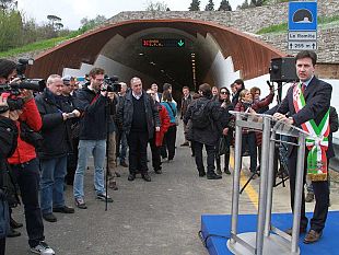 b403192159-aperta-al-traffico-la-galleria-le-romite-al-galluzzo