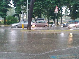 b112151809-allerta-meteo-per-pioggia-vento-forte-e-mare-agitato