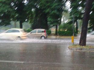 b201041829-allerta-meteo-libeccio-e-mare-agitato-sul-litorale-toscano