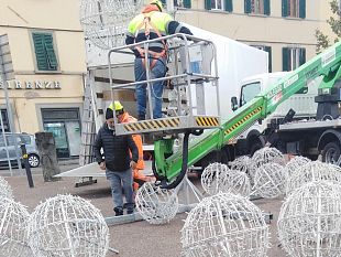 galluzzo-un-albero-luminoso-in-piazza-acciaioli