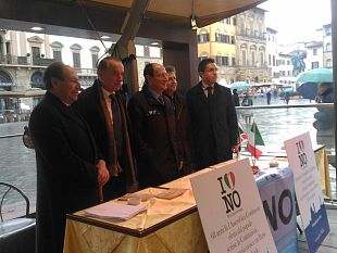 referendum-il-pd-in-piazza-della-signoria-per-la-chiusura-della-campagna-elettorale