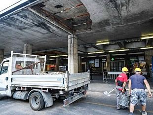 cede-controsoffitto-di-una-pensilina