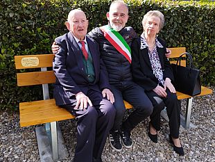nozze-di-titanio-a-tavarnuzze-una-panchina-per-gigliola-e-bruno