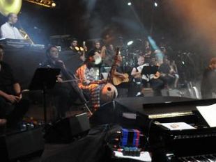 b207011759-l-orchestra-la-notte-della-taranta-diretta-da-ludovico-einaudi