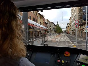 tramvia-nuovo-incidente-la-vettura-ferma-sui-binari-interrompe-il-servizio