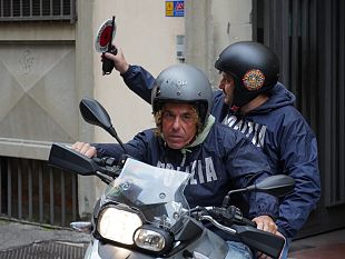 prima-gli-diventa-amico-poi-lo-rapina-del-rolex