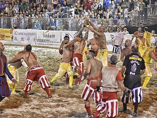 palla-grossa-a-settembre-a-prato