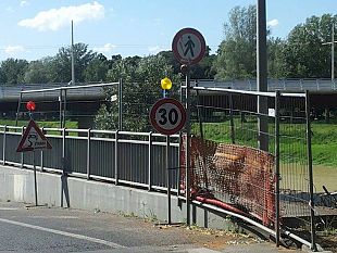 vigili-in-borghese-fermano-pusher-e-cliente-in-piazza-paolo-uccello