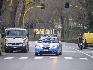 picchia-la-moglie-poi-aggredisce-i-poliziotti