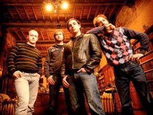 b010041554-21beat-italian-brit-pop-band-al-circo-teatro-distratto