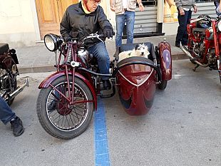 un-raduno-di-moto-depoca-per-la-festa-della-repubblica