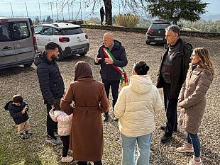 vicchio-la-bandiera-della-palestina-sul-puntale-dellalbero-di-natale