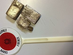 scende-dalla-tramvia-e-cede-eroina-a-una-coppia-di-fiorentini