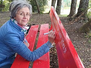 spedaletto-panchina-rossa-per-dire-no-alla-violenza-sulle-donne