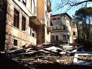 b304191916-luzzi-l-ex-ospedale-ridotto-a-discarica-di-rifiuti-speciali