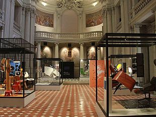 b306121514-arredamento-cult-degli-eames-nell-ex-tribunale-di-piazza-san-firenze