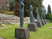 a505021444-l-anfiteatro-romano-di-fiesole-si-popola-delle-statue-di-onofrio-pepe