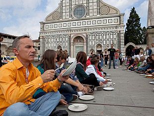 b209222213-stamani-flash-mob-per-dire-no-alla-fame-in-piazza-santa-maria-novella