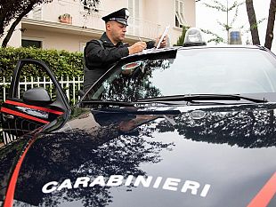 si-presenta-allo-sportello-armato-e-tenta-di-accoltellare-un-assistente-sociale