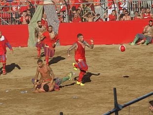 semifinale-ai-rossi-fanno-squadra-prenotando-il-palio