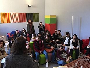 design-radicale-anni-60-a-laba-una-sfida-sugli-oggetti-cult