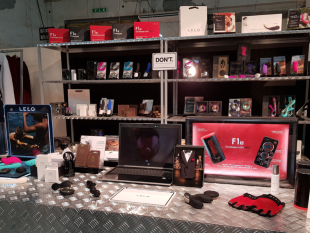 lesordio-dei-sex-toy-a-pitti-immagine-uomo
