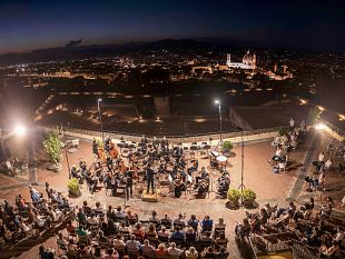 musica-al-calare-della-luce-dieci-anni-tra-le-ville-medicee