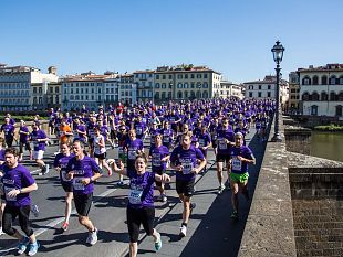 un-fiume-viola-per-le-vie-di-firenze-in-12mila-alla-deejay-ten