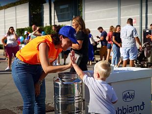 una-torta-gigante-per-festeggiare-i-70-anni-di-mukki