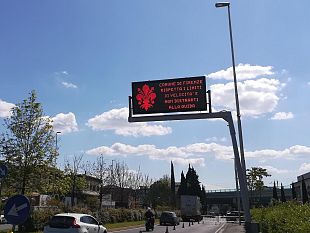 pannelli-a-messaggio-variabile-con-segnaletica-nuova-grafica-e-colori