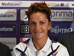 la-fiorentina-femminile-supera-il-como-e-resta-prima