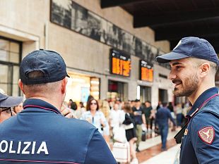 il-trucco-dello-zaino-per-fregare-i-turisti-due-arresti-a-firenze