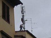 livorno-antennista-di-56-muore-cadendo-da-una-scala