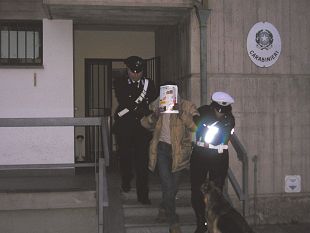 b207241538-anziana-derubata-da-un-falso-carabiniere-dopo-aver-ritirato-la-pensione