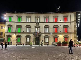 palazzo-della-regione-tricolore-lomaggio-agli-azzurri