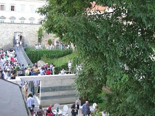 di-vini-profumi-a-pratoincontra-larte