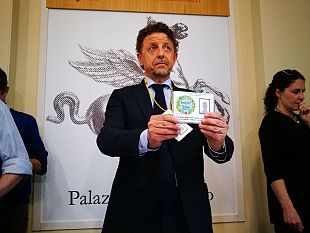 raccolta-di-firme-per-chiedere-le-dimissioni-del-governo