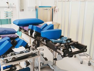 tavolo-operatorio-di-ultima-generazione-per-lortopedia-del-meyer