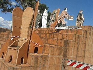 firenze-in-pezzi-la-scultura-di-piazza-bambine-e-bambini-di-beslan