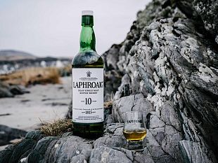 laphroaig-10yo-dalla-distilleria-alla-bottiglia