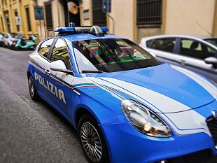 autostrada-scoperti-13-kg-di-hashish-nei-doppifondi-di-unauto