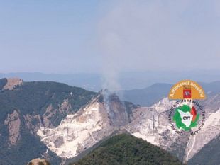 incendio-boschivo-sulle-alpi-apuane
