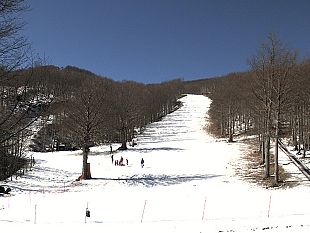 montagne-imbiancate-e-impianti-aperti