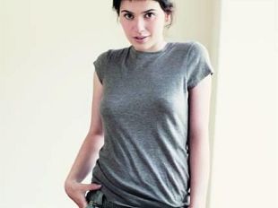 b105290101-il-piaggio-store-per-due-notti-si-trasforma-in-un-palco-per-concerti