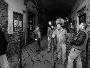 a811181348-san-salvi-un-libro-fotografico-sugli-i-indesiderati-i