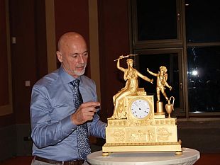 b310192237-museo-stibbert-restaurati-due-orologi-ottocenteschi